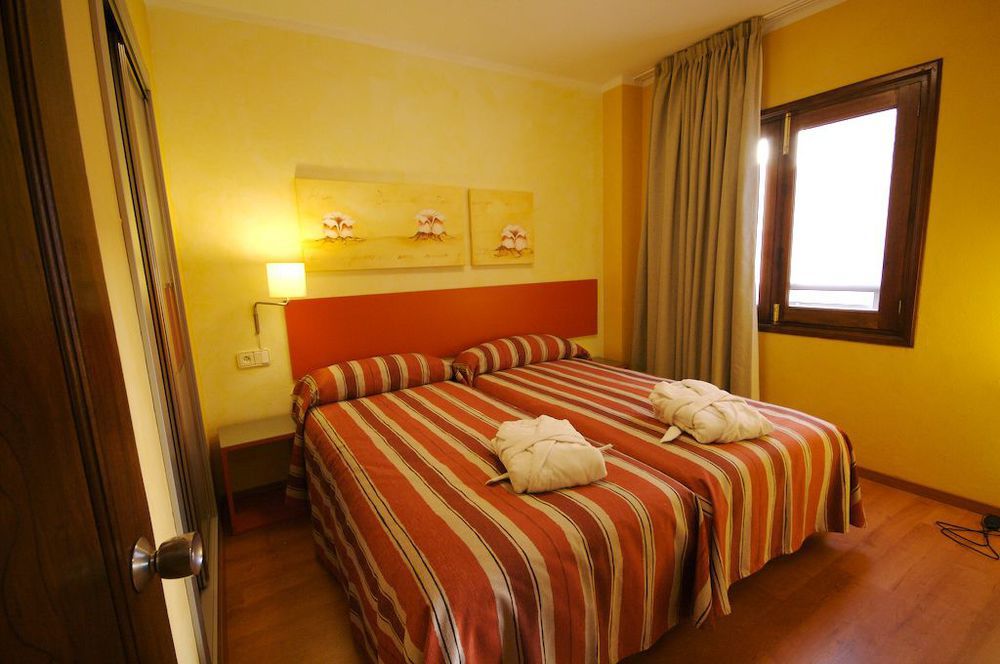 Apartamentos Parot Quality Santa Eularia des Riu Luaran gambar