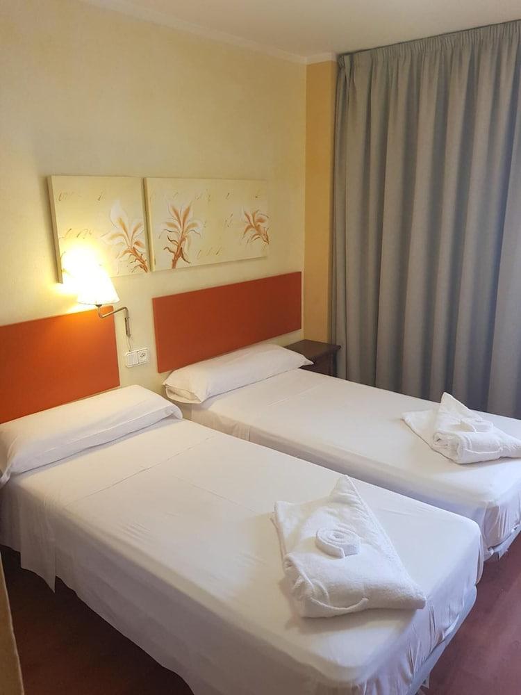 Apartamentos Parot Quality Santa Eularia des Riu Luaran gambar