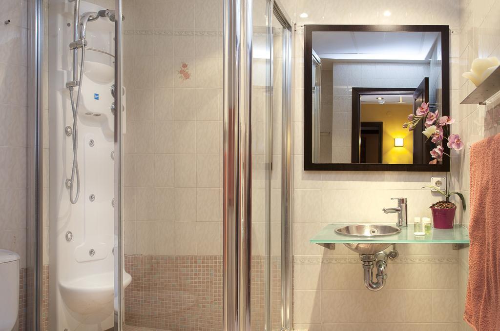 Apartamentos Parot Quality Santa Eularia des Riu Bilik gambar