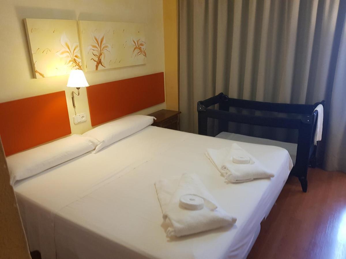 Apartamentos Parot Quality Santa Eularia des Riu Luaran gambar